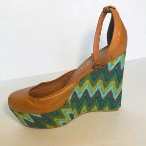 Jeffrey Campbell Bette platforms size 9